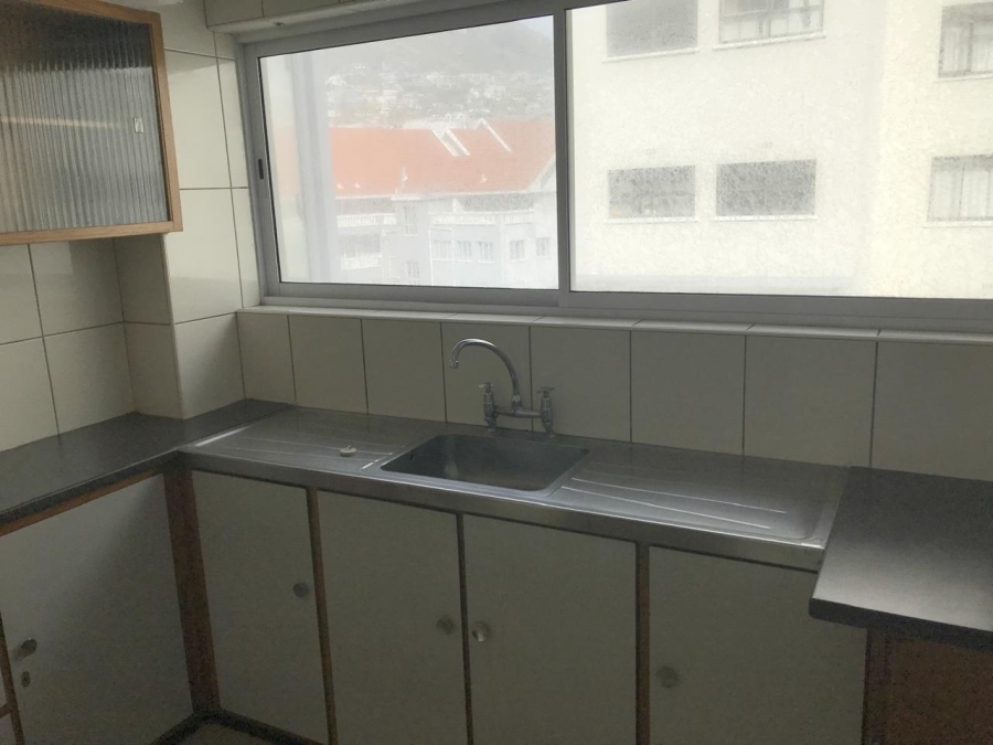 To Let 1 Bedroom Property for Rent in Sea Point Western Cape